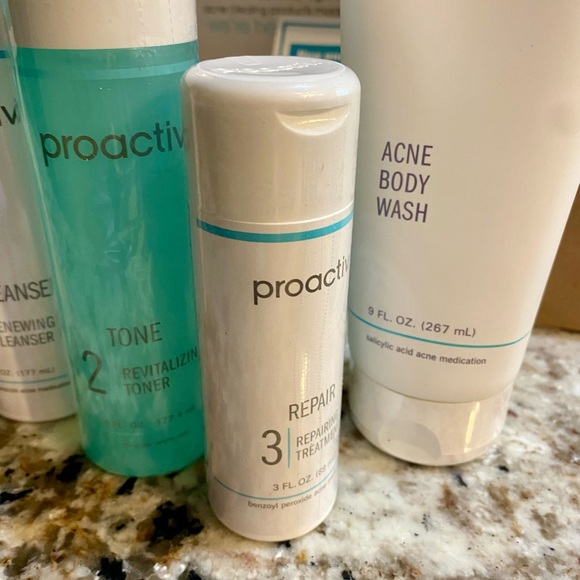 Proactiv skin Care Replenishment Kit! New in box! - Picture 6 of 7